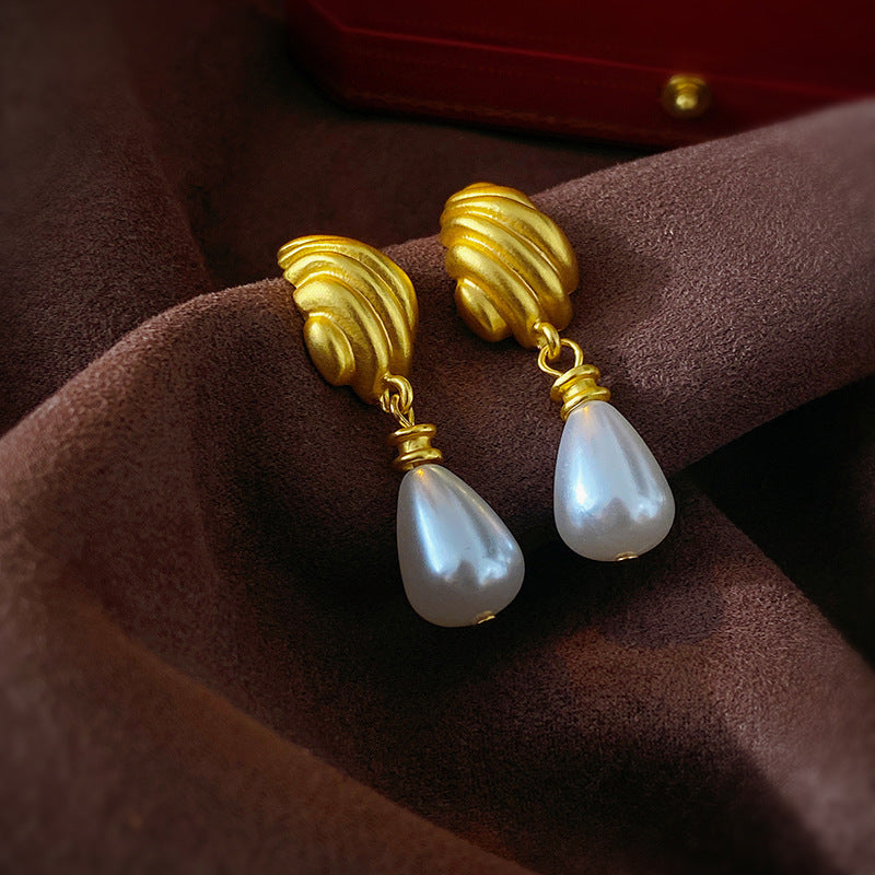 Medieval vintage Silver Needle Stud Earrings Elegant Light Luxury Palace Style Pearl Earrings Versatile High-end Vintage Earrings