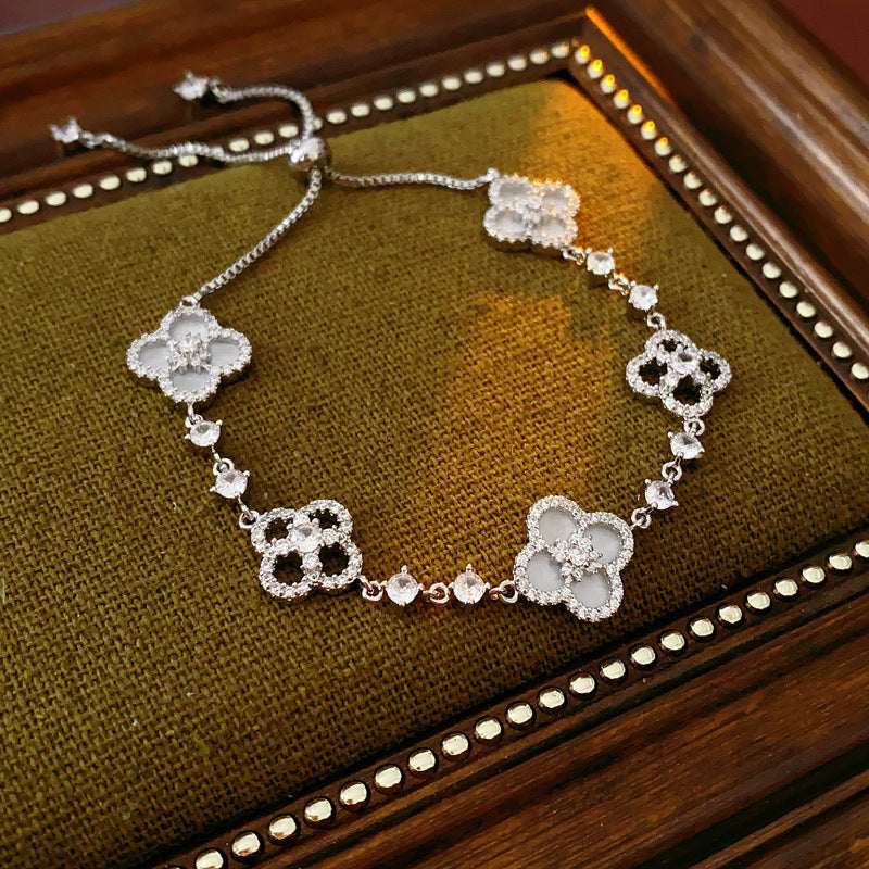 Medieval vintage Geometric Zircon Bracelet Simple Fashionable Elegant Versatile Bracelet Design Sense Niche Jewelry for Women