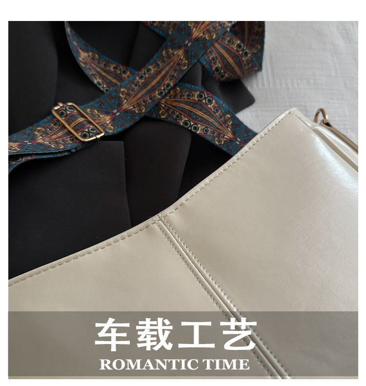 2025Summer New Women's Bag Simple Fashion Single Shoulder Bag European and American Trendy Women's Crossbody Bag Commuter Tote Bag