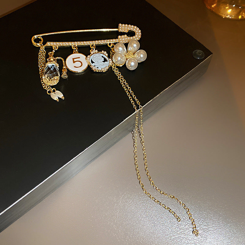 Inlaid Diamond Pearl Digital Flower Brooch French Light Luxury Elegant Pin Fashion Niche High-end Suit Accessory for Women