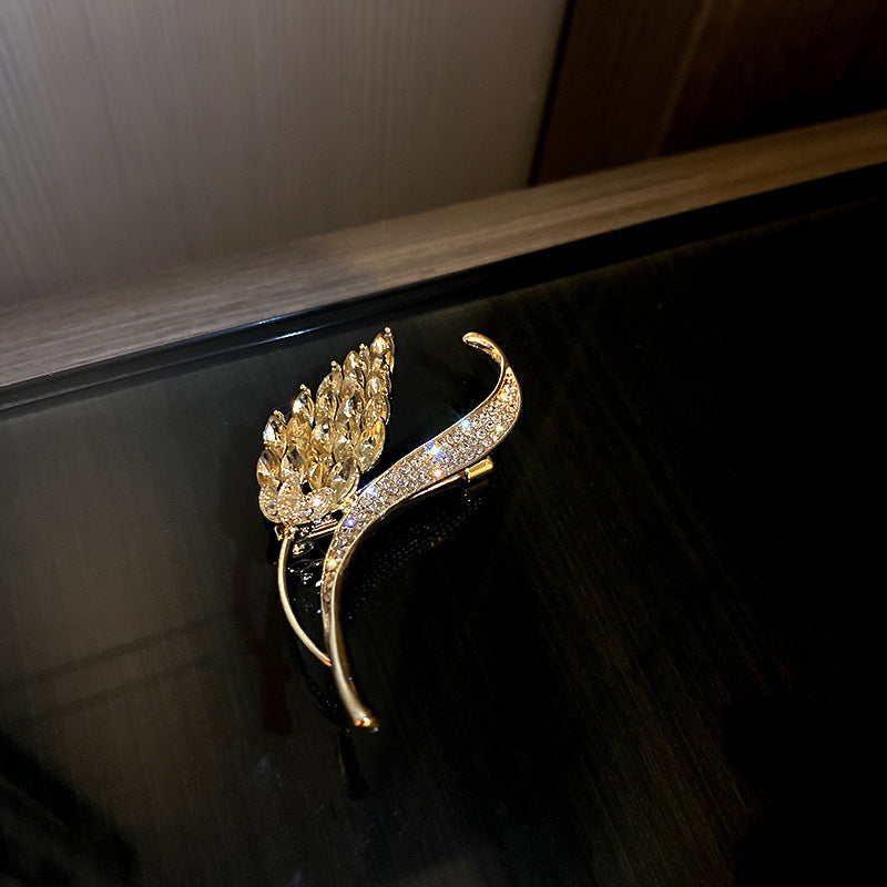 Inlaid Diamond Pearl Digital Flower Brooch French Light Luxury Elegant Pin Fashion Niche High-end Suit Accessory for Women