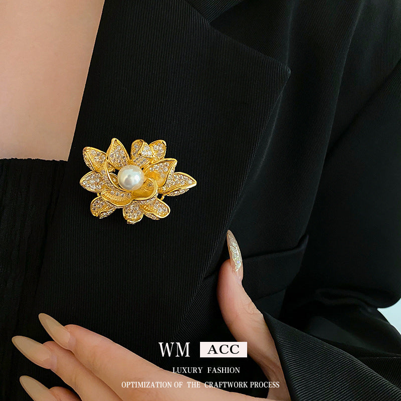 Real Gold Plated Zircon Flower Pearl Brooch Fashionable Elegant Pin Light Luxury High-end Accessories Factory Wholesale