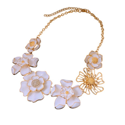 Medieval vintage Oil Drip Flower Necklace Vintage Court Style Fashion Versatile Collarbone Chain Exquisite Versatile Jewelry