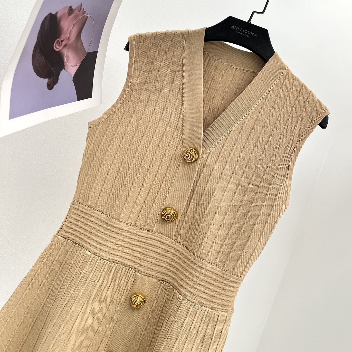 Amphiona2025New Style with a Sense of Luxury V Collar Sleeveless A Slim Fit Waist Cinching Gold Button Striped Knitted Dress