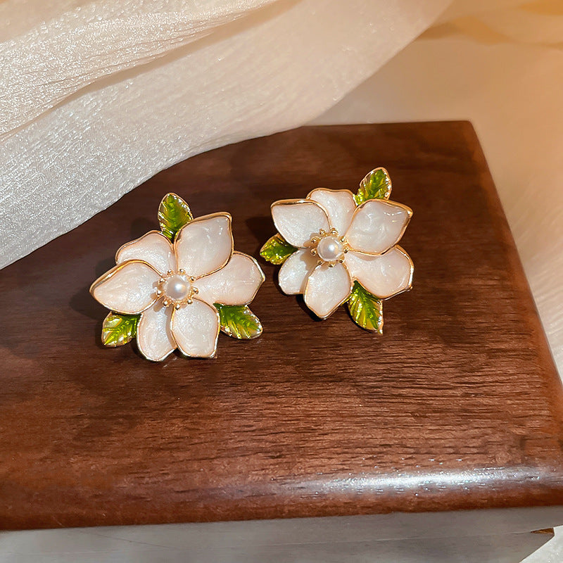 Medieval vintage Silver Needle Stud Earrings Elegant Light Luxury Palace Style Pearl Earrings Versatile High-end Vintage Earrings