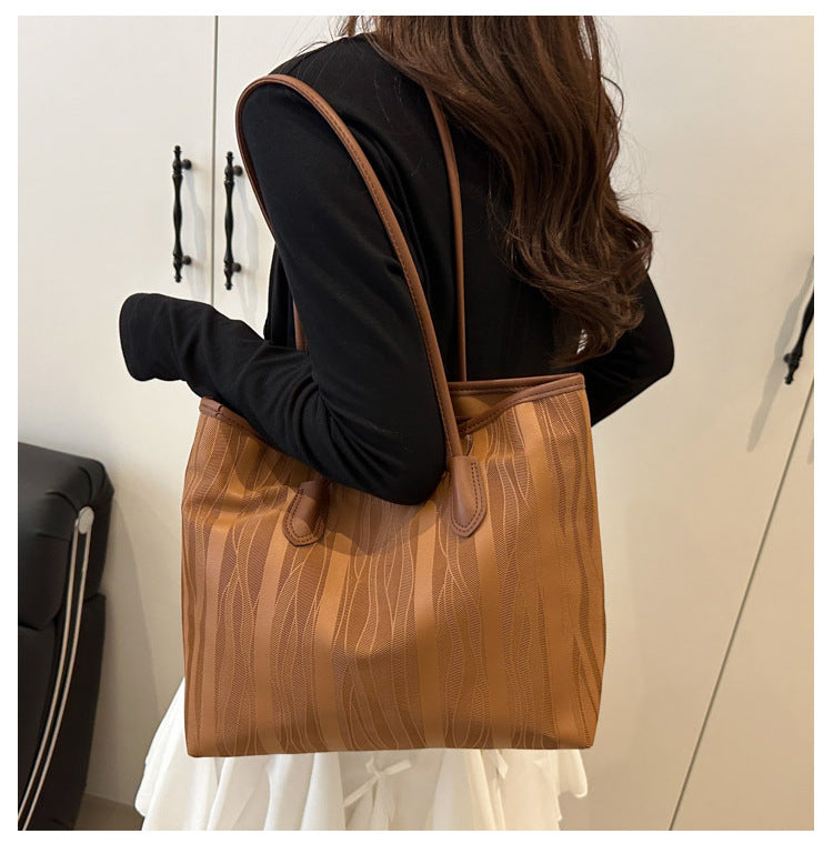 Casual Patchwork Fashion Large Capacity Pendant2025Spring New Fashion Commuting Texture Casual Shoulder Tote Bag for Women