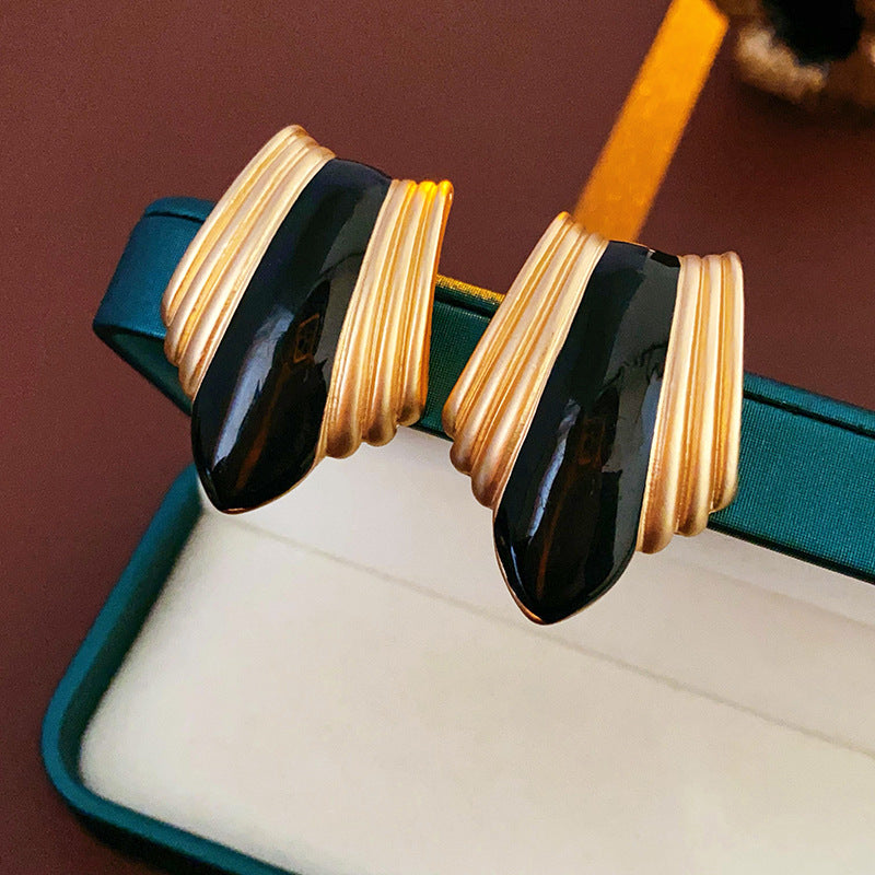 Medieval vintage Necklace French Retro Oil Drop Geometric Metal Necklace Light Luxury High-end Sense Women's Wholesale