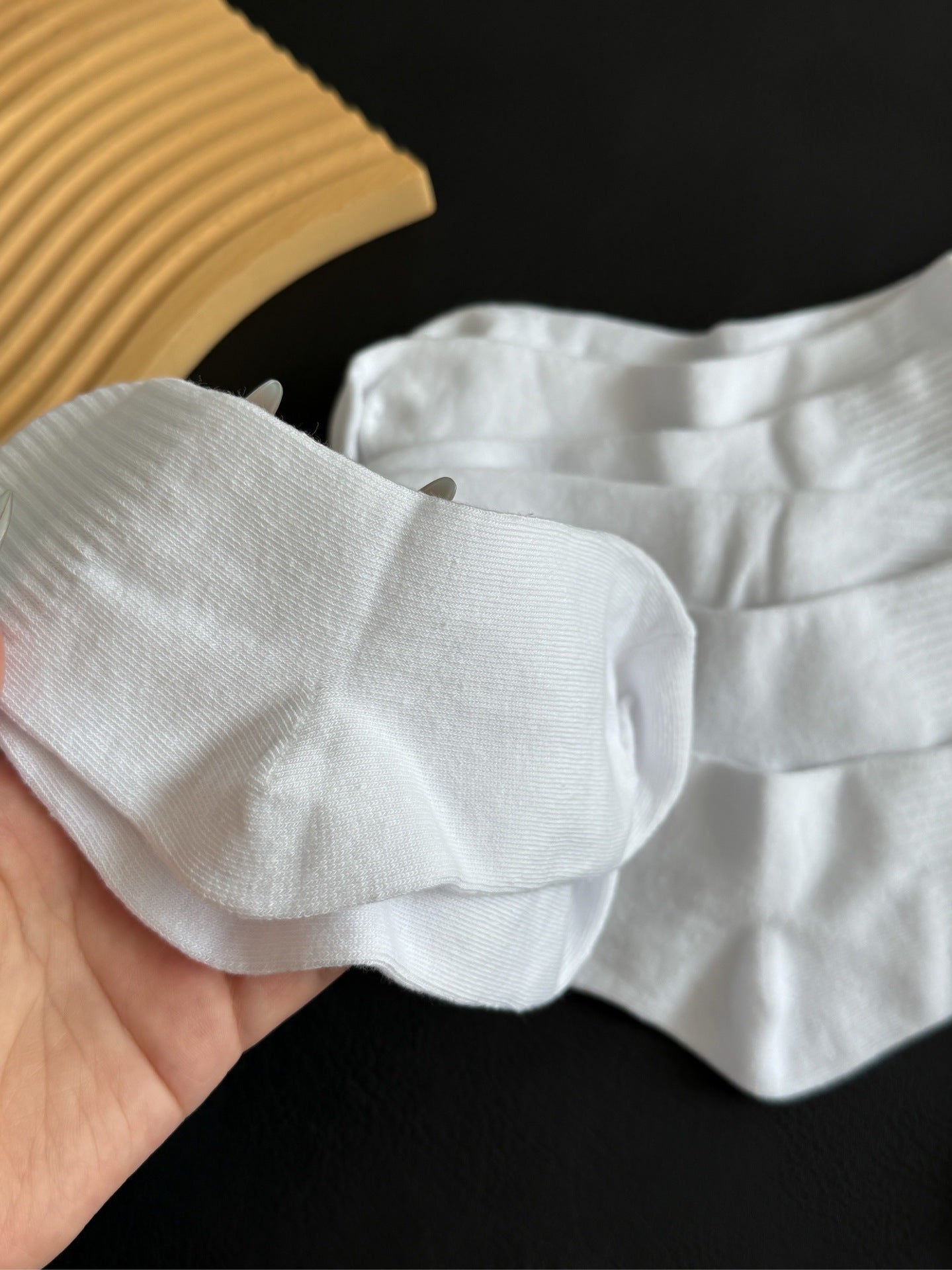 Children's Mid-Calf White Socks Moisture-Wicking Breathable Simple Sports Socks for Boys and Girls Comfortable and Durable White Socks http://detail.1688.com/offer/969182966859.html