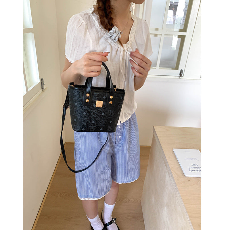 Large Capacity Stylish Versatile Korean Version ins Women's Bag2025New fashionable and high-end one-shoulder tote bag