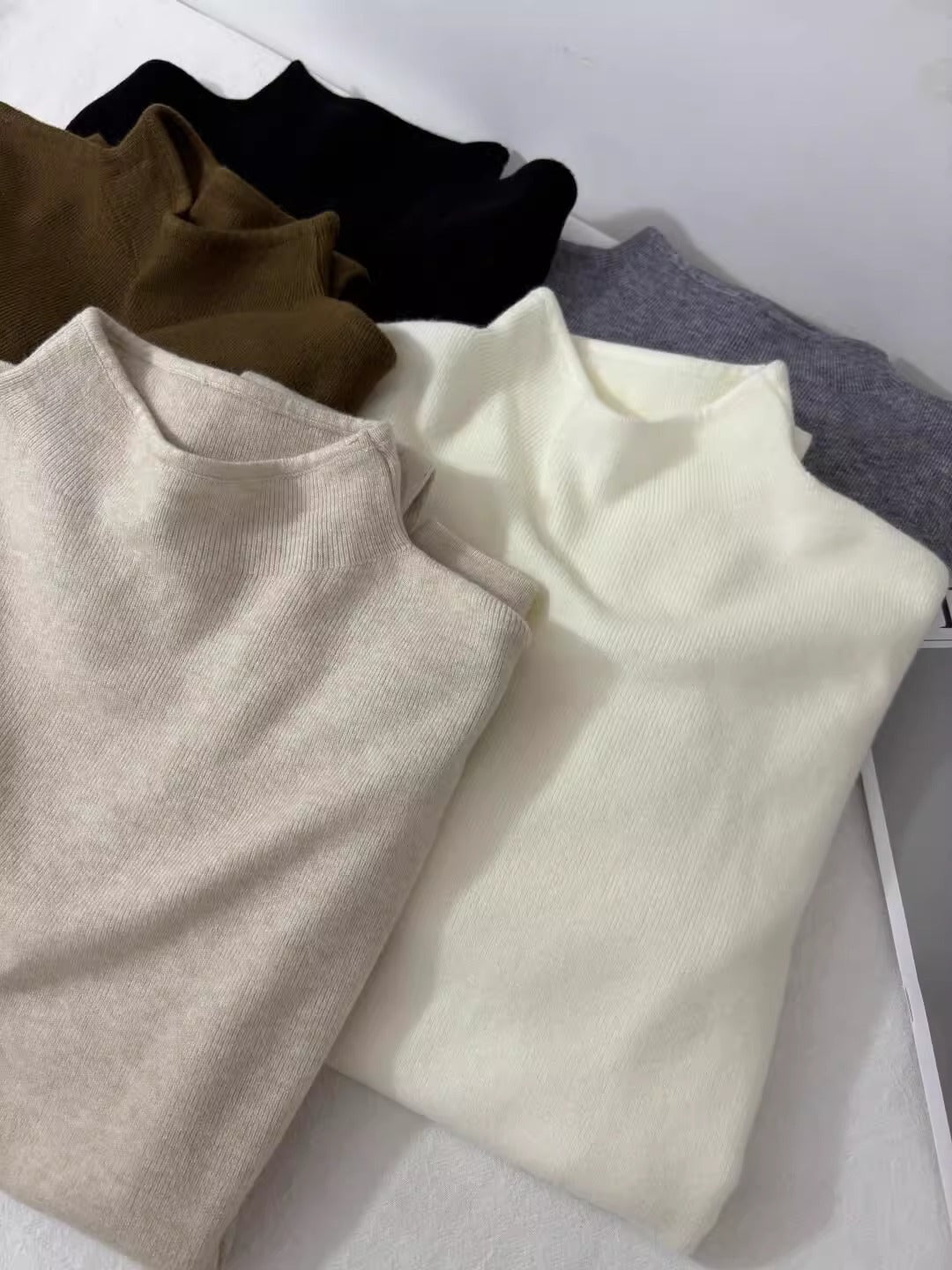 Soft and Cozy Half Turtleneck Knitted Sweater for Women, Autumn and Winter Versatile Top, Korean Style Slimming Solid Color Inner Layer, Mid-Neck Sweater, Base Shirt