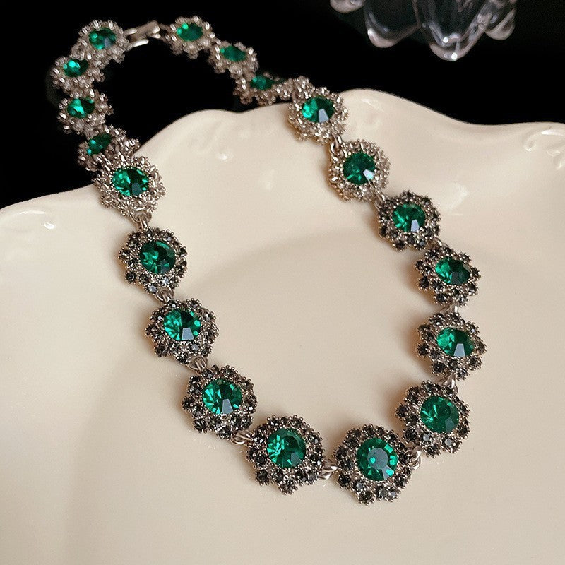 Medieval vintage Light Luxury Necklace Palace Style Heavy Craft Inlaid Diamond Water Drop Collarbone Chain High-end Vintage Necklace for Women