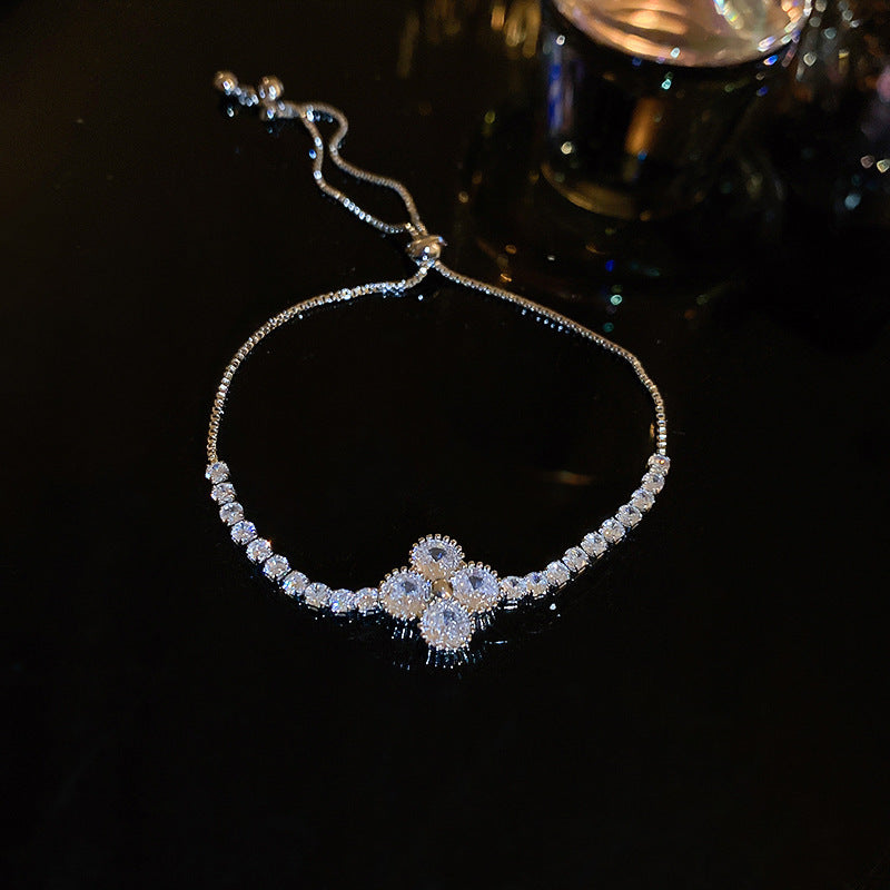 Medieval vintage Geometric Zircon Bracelet Simple Fashionable Elegant Versatile Bracelet Design Sense Niche Jewelry for Women