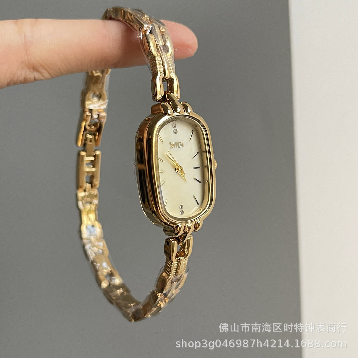 Internet Celebrity Middle Ages vintage Vintage Chain Watch for Women, Light Luxury, Mother-of-Pearl, High Aesthetic, Fashionable, Elegant, Live Streaming, Cross-Border