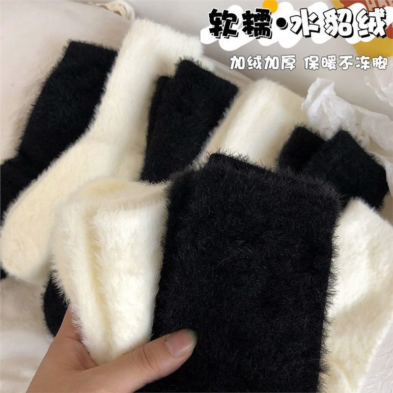 水貂绒袜子女中筒秋冬季保暖加绒加厚毛茸茸黑白色月子睡眠毛毛袜