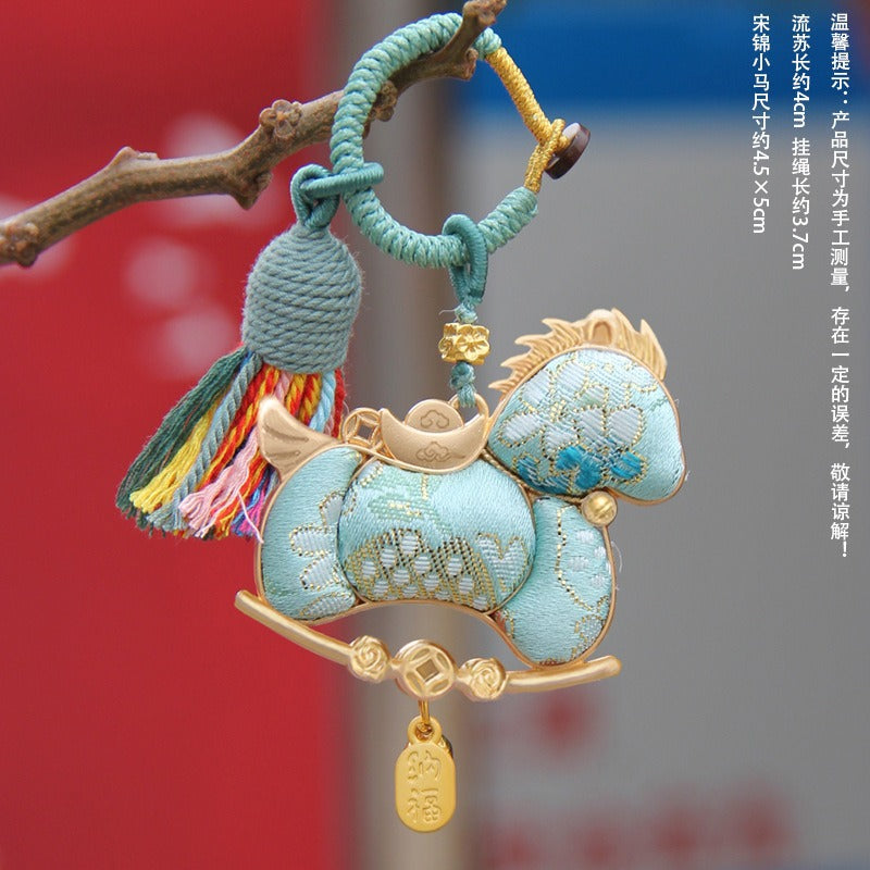 2026马年宋锦成品挂件新中式马上暴富钥匙扣包挂招财挂饰节日礼物