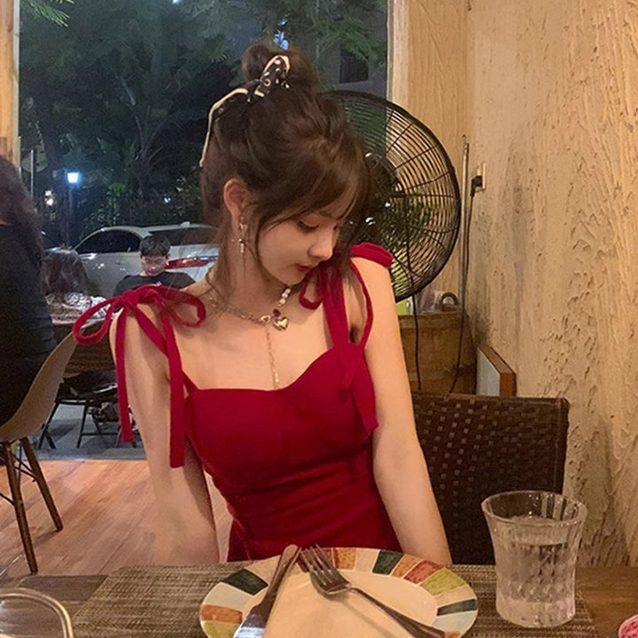 红色吊带裙女法式新款夏季短款连衣裙高级感小香风气质辣妹A字裙