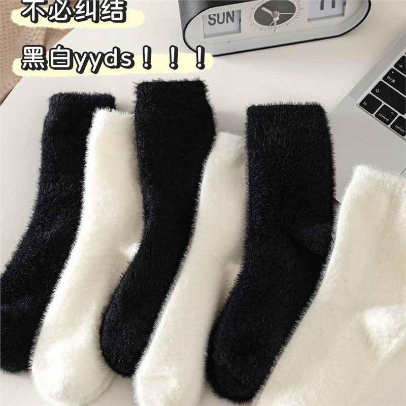 水貂绒袜子女中筒秋冬季保暖加绒加厚毛茸茸黑白色月子睡眠毛毛袜