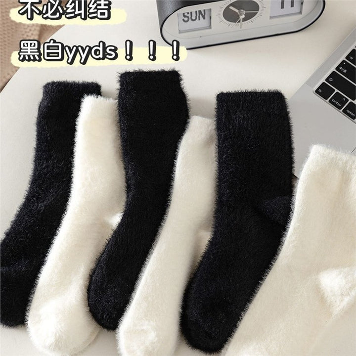 水貂绒袜子女中筒秋冬季保暖加绒加厚毛茸茸黑白色月子睡眠毛毛袜