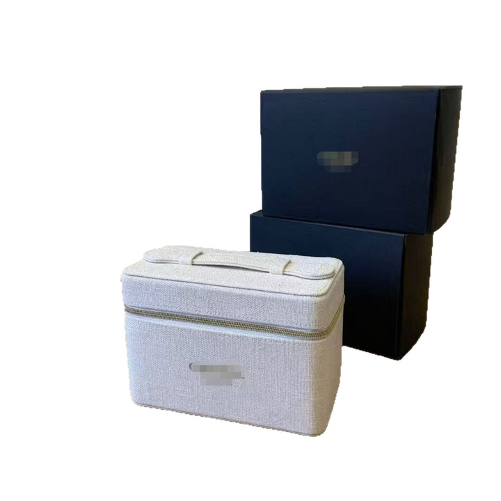 2025年C柜轻奢高端手提化妆盒女士收纳箱限定款配专属礼盒化妆箱