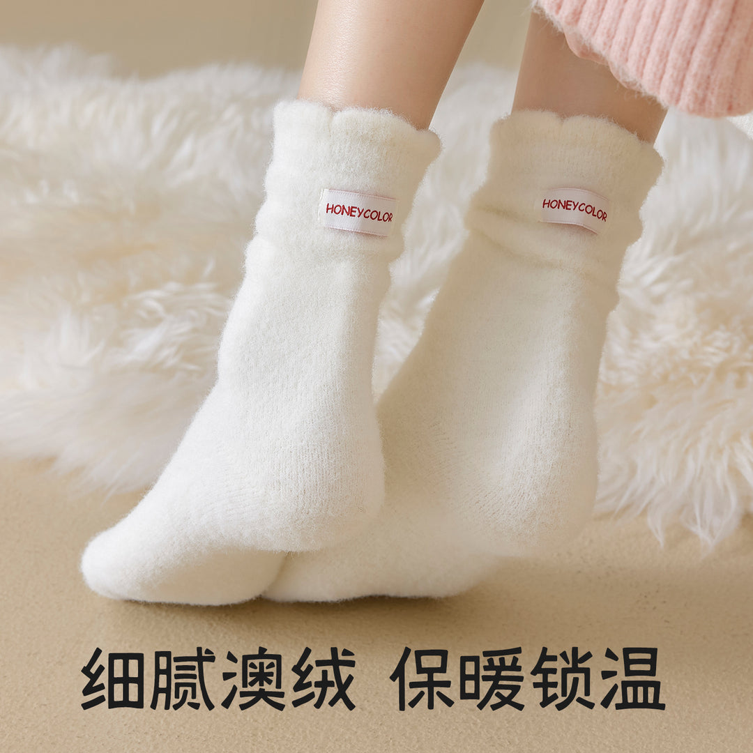 毛绒袜子女冬季加厚保暖中筒袜韩国ins潮后跟布标个性外穿月子袜