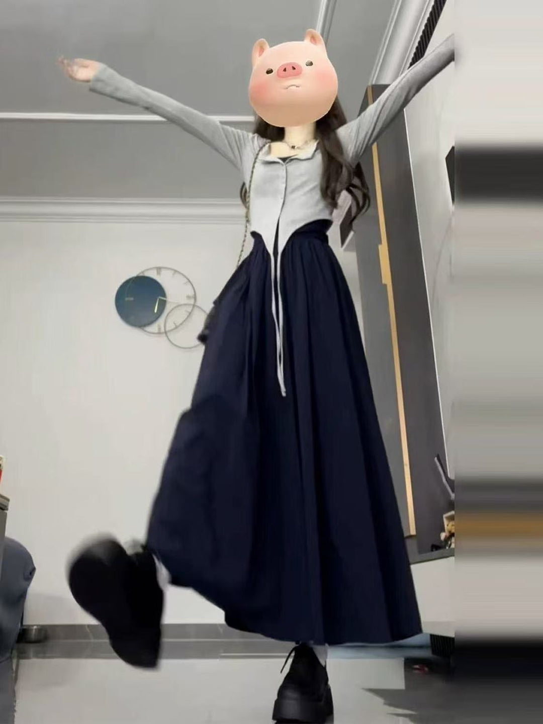 法式气质蓝色吊带连衣裙子女秋季2025新款修身掐腰感长裙套装