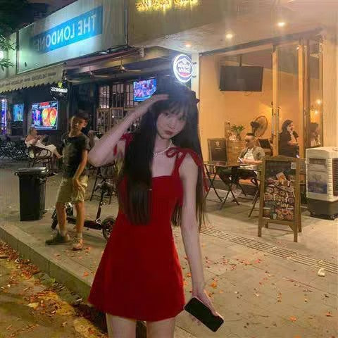 红色吊带裙女法式新款夏季短款连衣裙高级感小香风气质辣妹A字裙