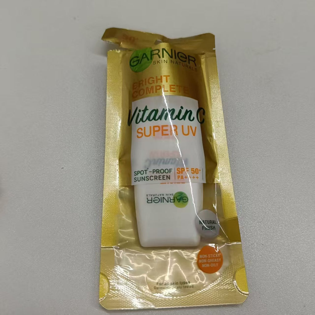 现货泰国卡尼尔VC精华防晒霜50倍数 轻薄清爽面部