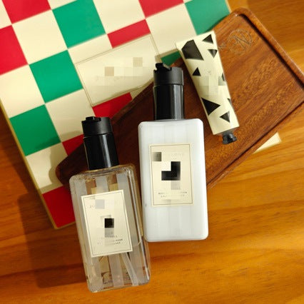 Christmas Fragrance Hand Cream Gift Set – Moisturizing English Pear & Bluebell Scents