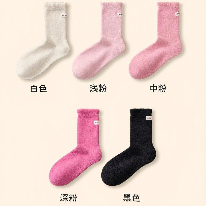 毛绒袜子女冬季加厚保暖中筒袜韩国ins潮后跟布标个性外穿月子袜