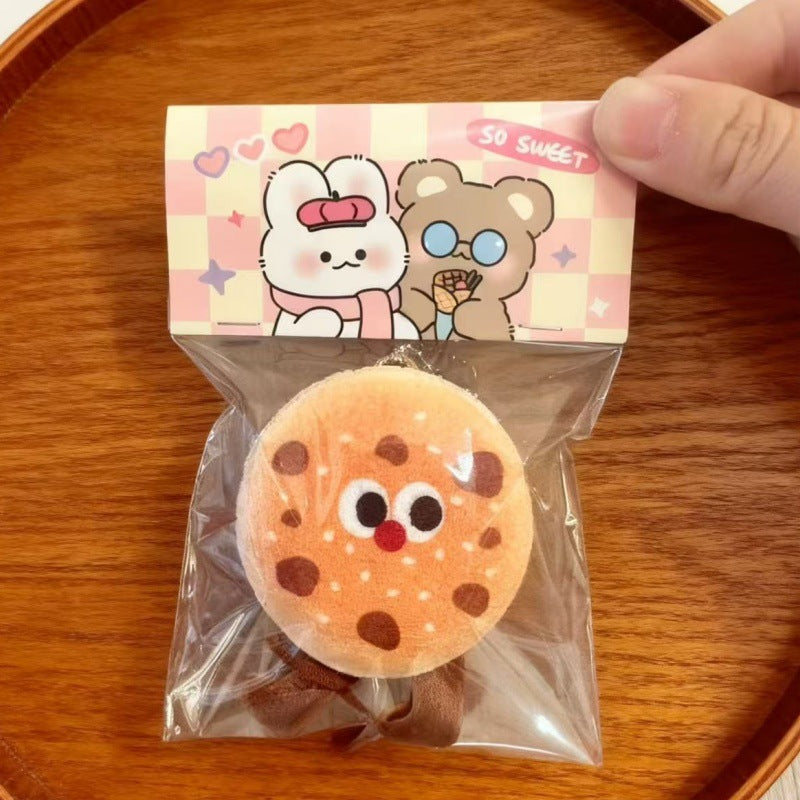 卡通毛绒挂件可爱碱水面包小玩偶包包挂饰钥匙扣服饰配件胸针配饰