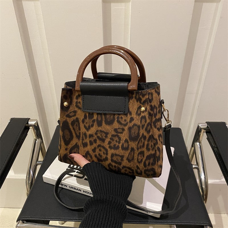 Korean Style Handheld Bag Winter New Vintage Premium Design Commuter Shoulder Crossbody