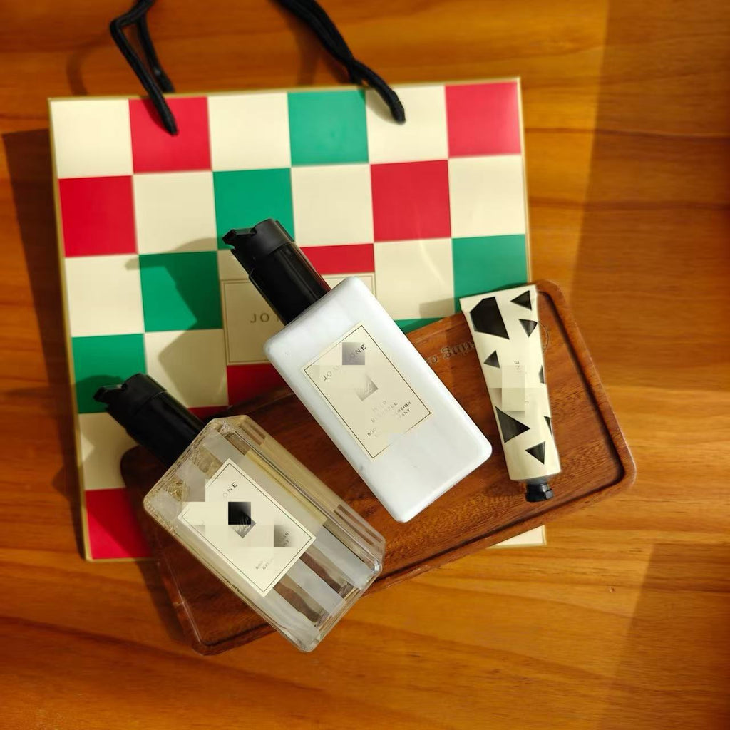 Christmas Fragrance Hand Cream Gift Set – Moisturizing English Pear & Bluebell Scents