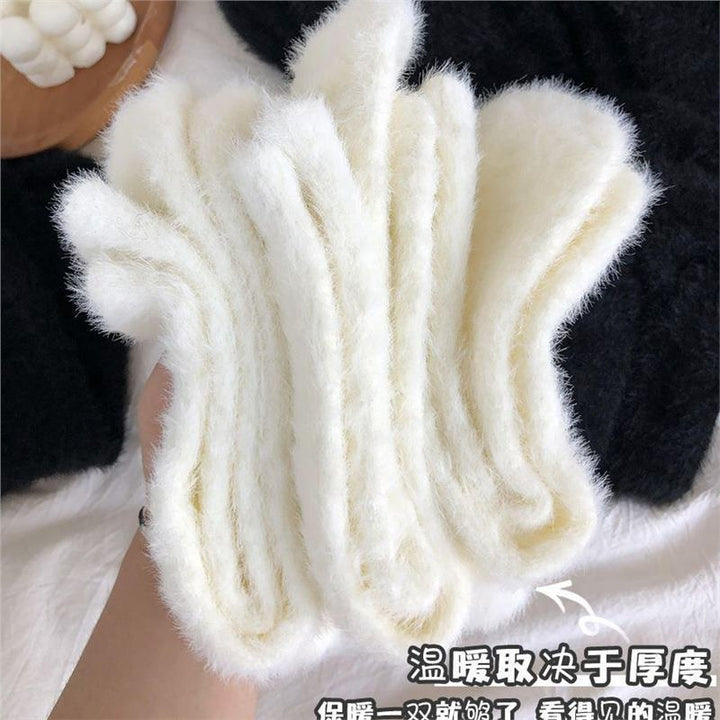水貂绒袜子女中筒秋冬季保暖加绒加厚毛茸茸黑白色月子睡眠毛毛袜