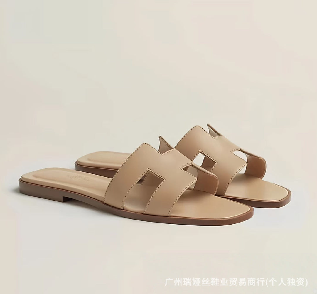 外贸批发经典H女鞋平底居家一字平跟沙滩休闲凉鞋外穿百搭泡沫