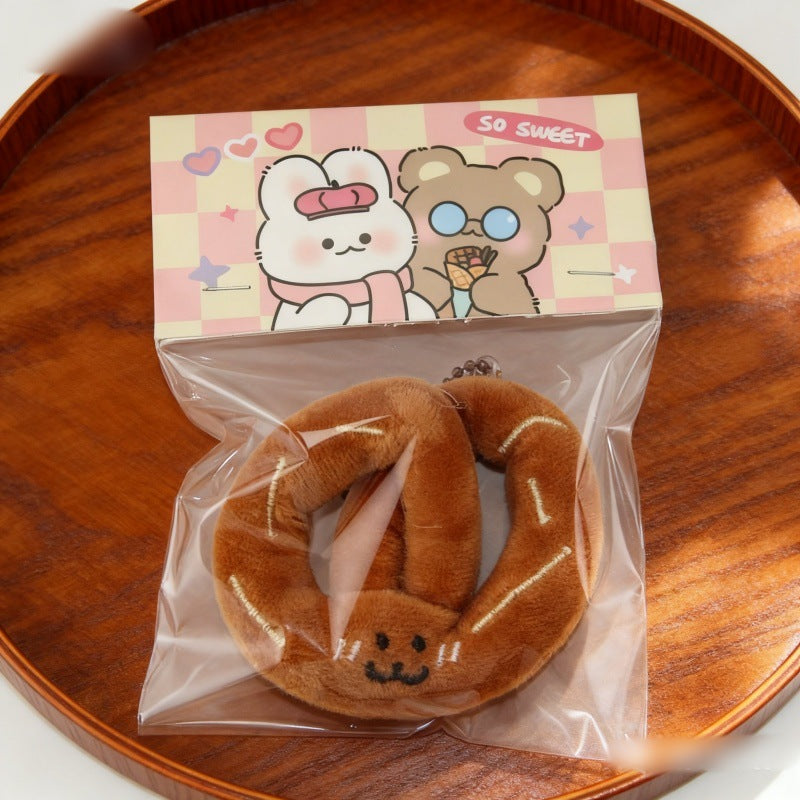 卡通毛绒挂件可爱碱水面包小玩偶包包挂饰钥匙扣服饰配件胸针配饰