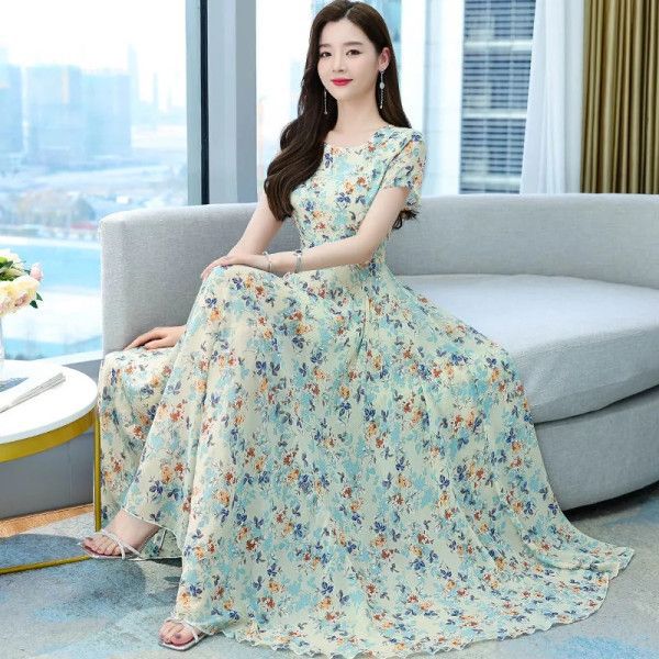 时尚圆领百搭短袖连衣裙女2025年夏季新款气质收腰显瘦沙滩长裙子