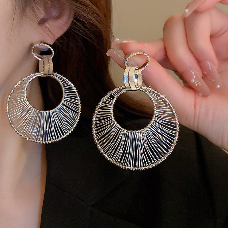 Silver Needle Metal Earrings High-end Simple Stud Earrings Fashion Versatile Light Luxury Unique Niche Earrings Yiwu Wholesale