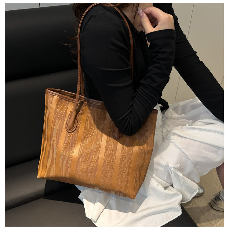 Casual Patchwork Fashion Large Capacity Pendant2025Spring New Fashion Commuting Texture Casual Shoulder Tote Bag for Women