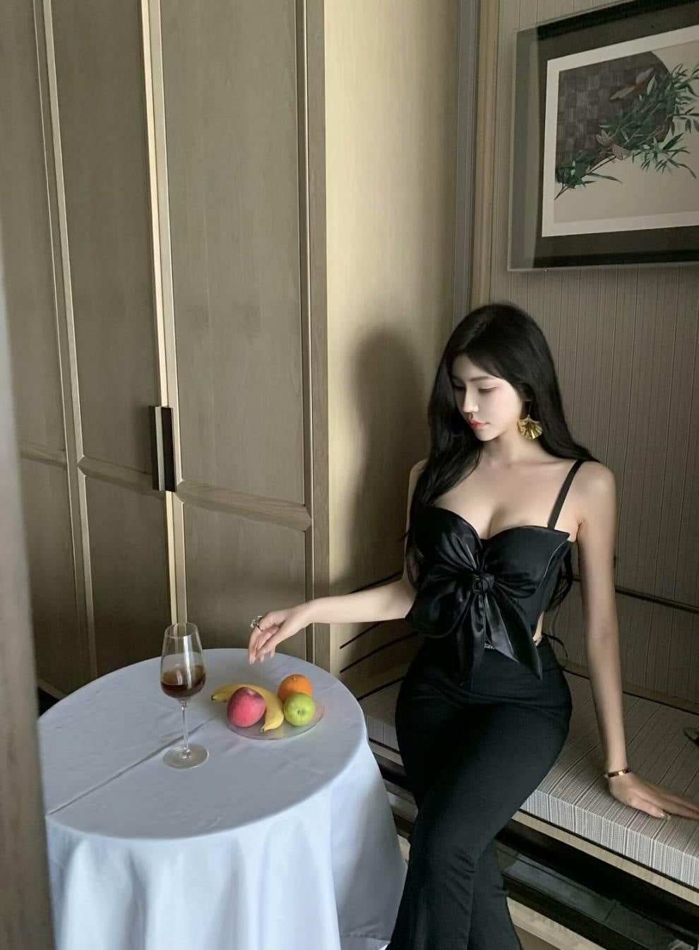 2024New Pure Desire Socialite Temperament Royal Sister Hot Girl Satin Three-Dimensional Flower Slimming Versatile Camisole Top
