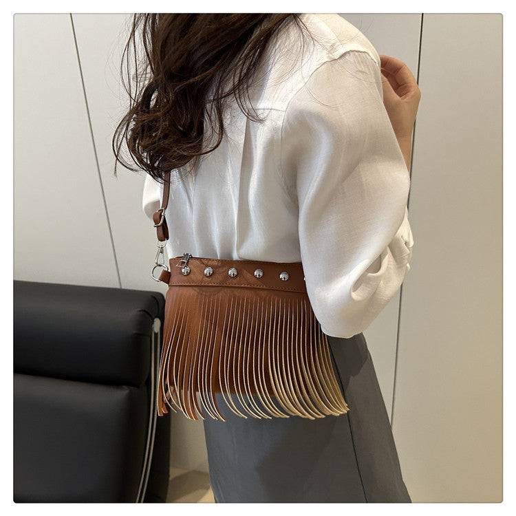 French retro tassel commuter bucket bag for women2025Summer new cross-border style soft shoulder crossbody tassel bag