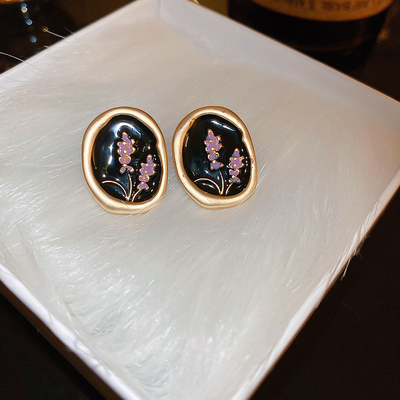 Medieval vintage Silver Needle Stud Earrings Elegant Light Luxury Palace Style Pearl Earrings Versatile High-end Vintage Earrings