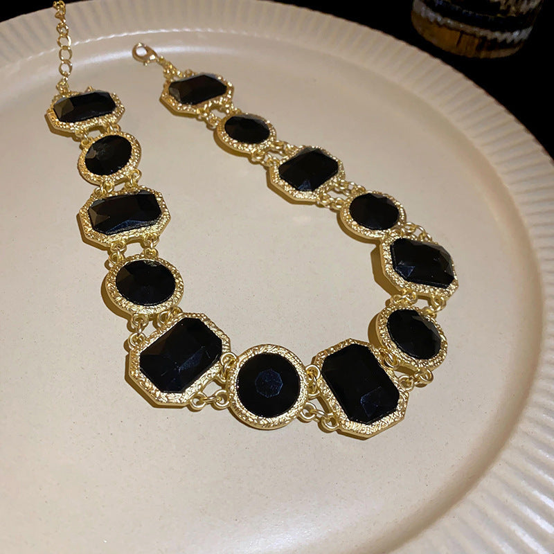Medieval vintage Light Luxury Necklace Palace Style Heavy Craft Inlaid Diamond Water Drop Collarbone Chain High-end Vintage Necklace for Women