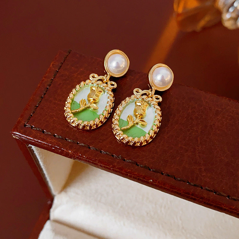 Medieval vintage Silver Needle Stud Earrings Elegant Light Luxury Palace Style Pearl Earrings Versatile High-end Vintage Earrings