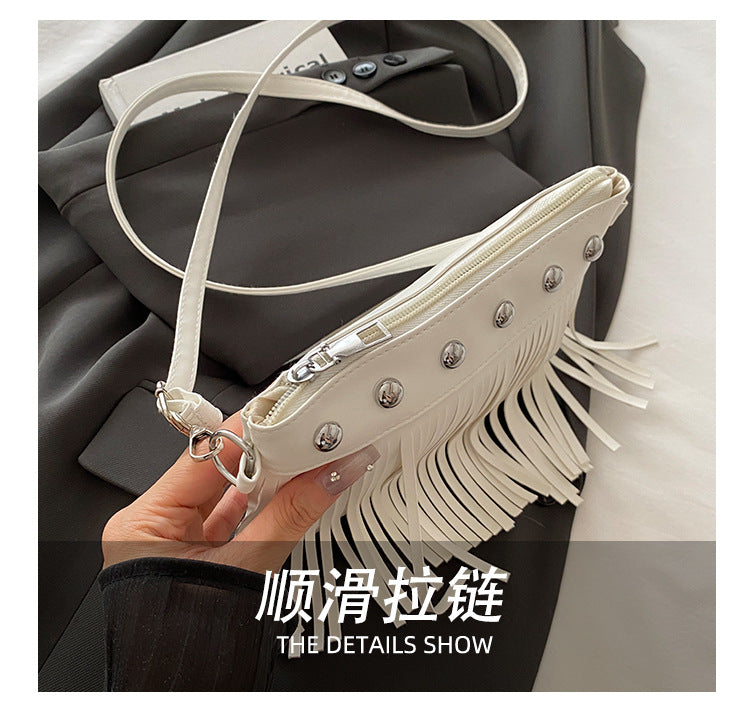 French retro tassel commuter bucket bag for women2025Summer new cross-border style soft shoulder crossbody tassel bag