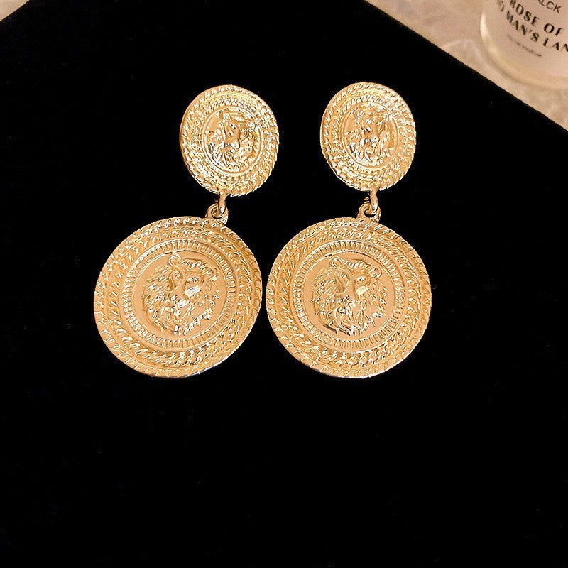 Silver Needle Metal Earrings High-end Simple Stud Earrings Fashion Versatile Light Luxury Unique Niche Earrings Yiwu Wholesale