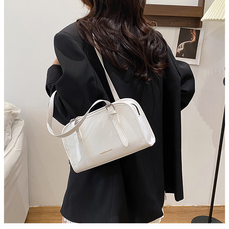 2025Spring New Crossbody Handbag Underarm Fashion Versatile Trendy Internet Celebrity Design High-Quality Texture Girlfriend Bag
