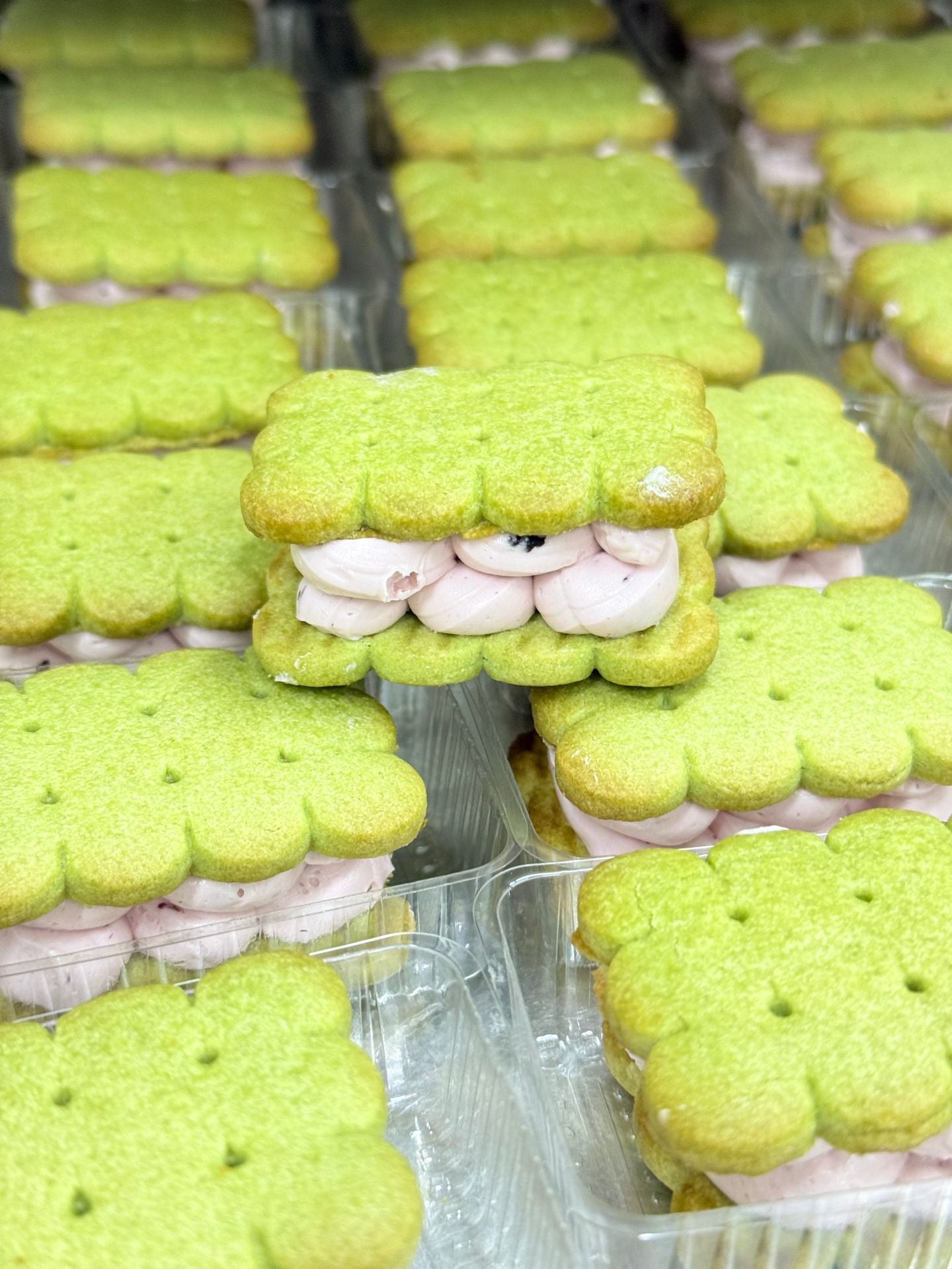 Frozen Chewy Butter Sandwich Cookies Matcha Chocolate Multi-flavor Ice Cream Texture Cake Snacks Factory