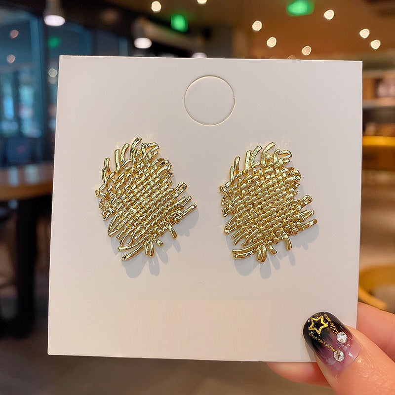 Silver Needle Metal Earrings High-end Simple Stud Earrings Fashion Versatile Light Luxury Unique Niche Earrings Yiwu Wholesale