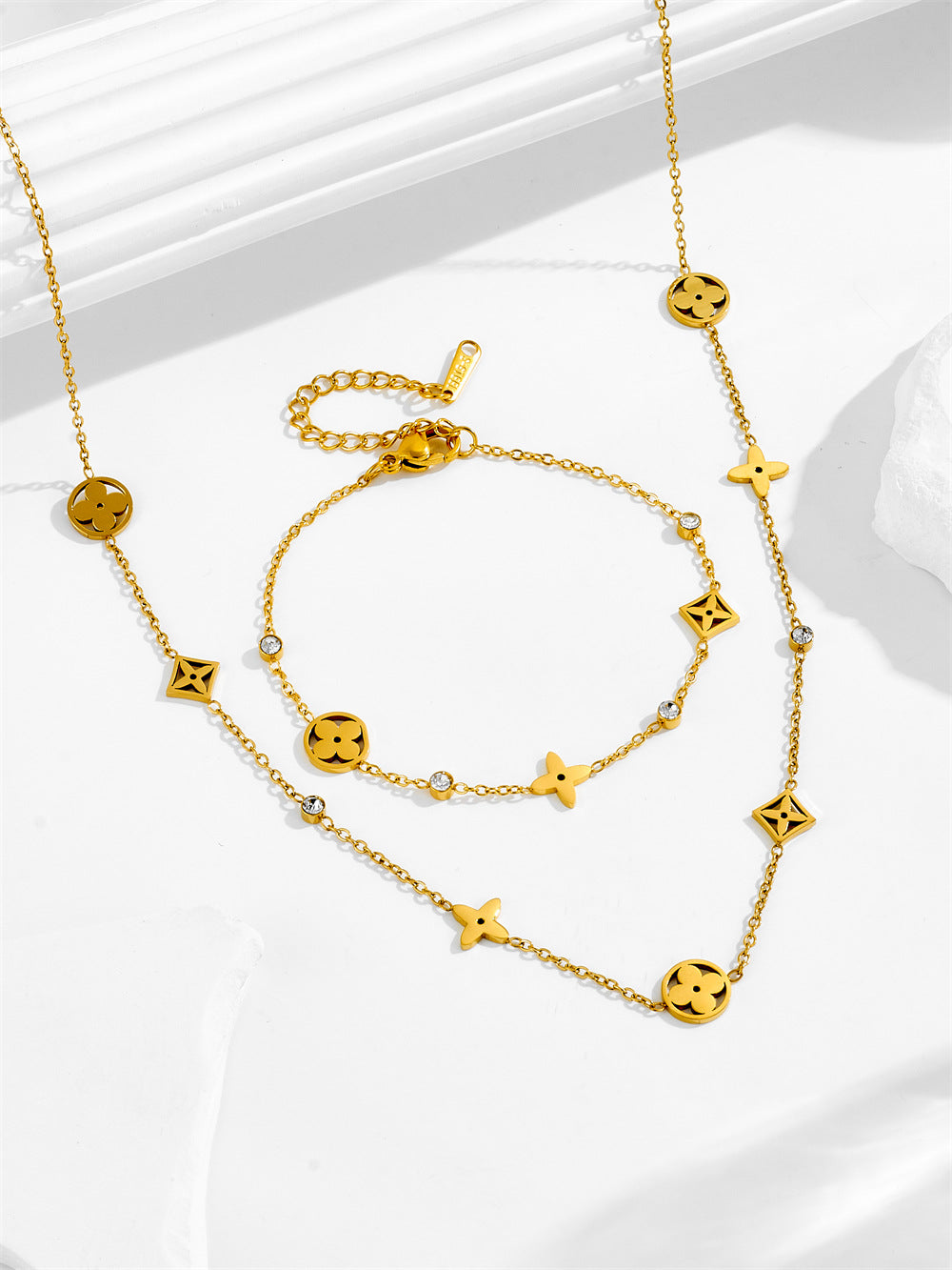 Titanium Steel Necklace Four-leaf Clover Presbyopia k Golden Simple Elegant High-End Stainless Steel Jewelry Non-Fading for Women Suit