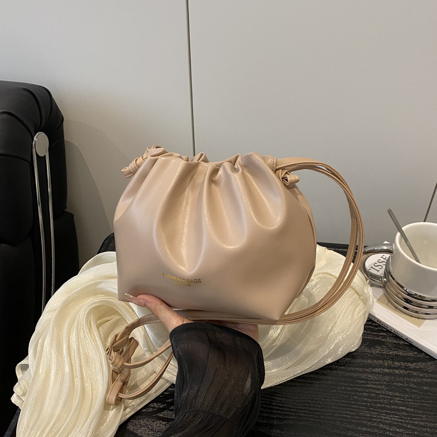 This year's trendy casual fashion elegant women's bag2025New versatile trendy single-shoulder bag with a high-end feel bucket bag